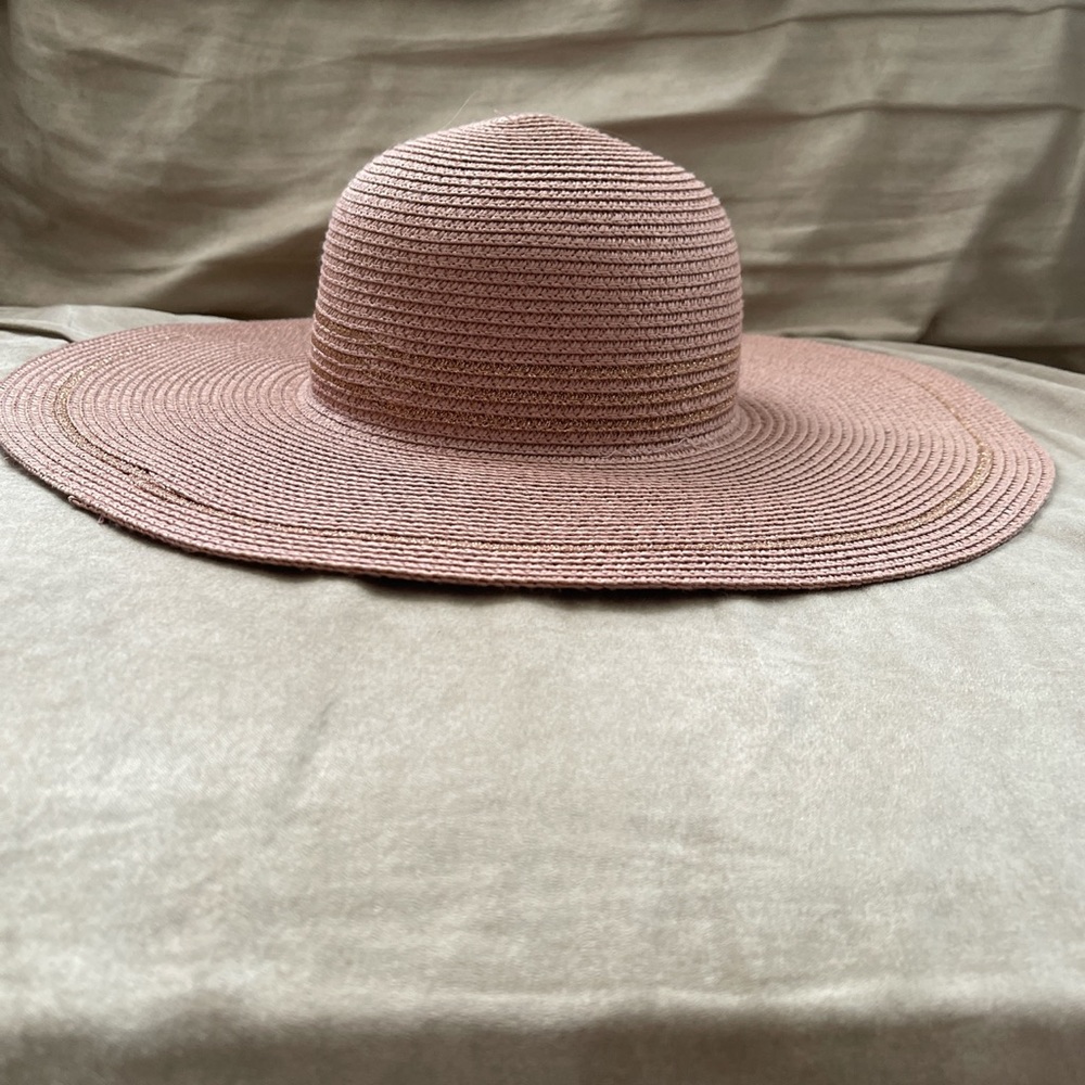 Lauren Conrad hat